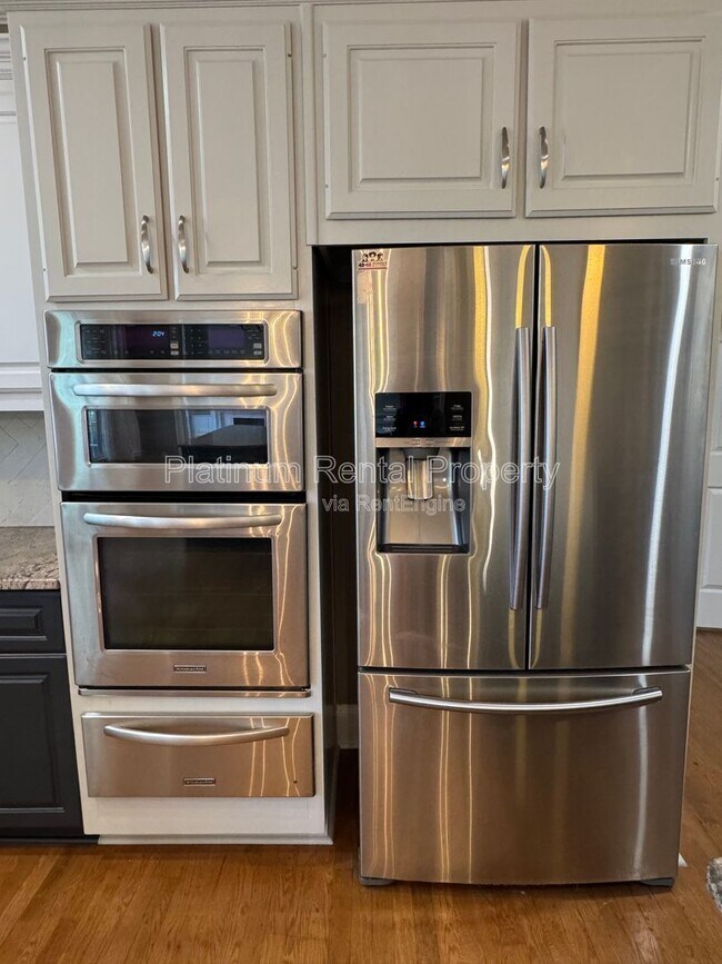 Building Photo - 425 Water Shadow Ln