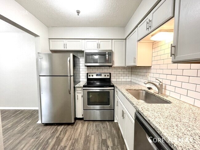 Building Photo - 3633 Walnut St