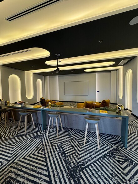 Building Photo - 132 NE 22nd St