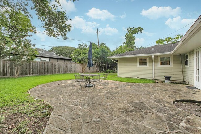 Building Photo - 4924 Mimosa Dr