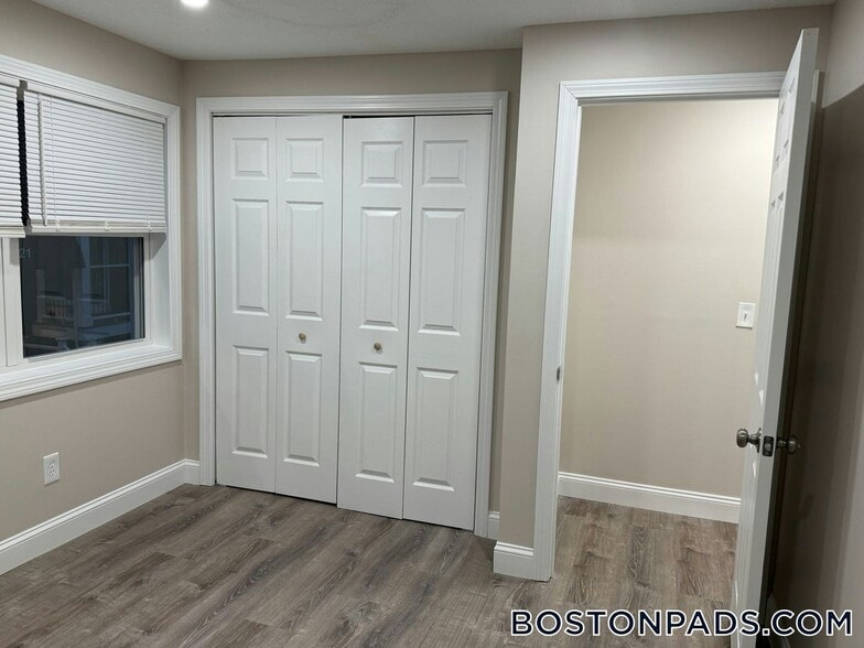 Building Photo - 19 Kenmar Dr