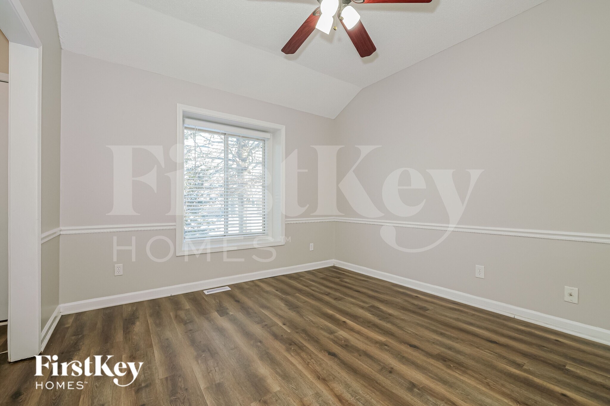 Building Photo - 409 Sandra Ln