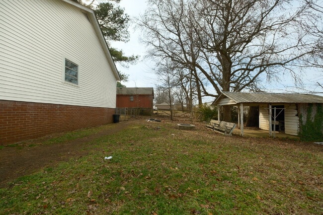 Building Photo - "Spacious 4-Bed Family Haven with 2.5 Baths in Charming Martin, TN – Your Next Home Awaits!"