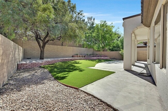 Building Photo - 11 Fountainhead Cir