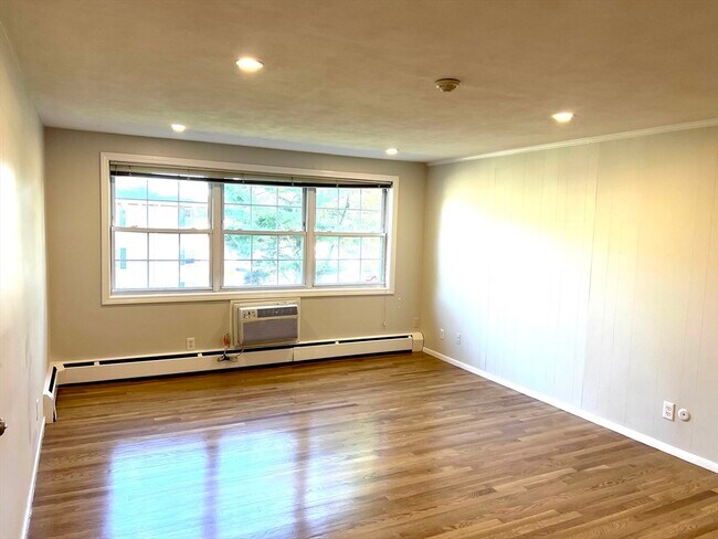 Building Photo - 4 Tara Dr