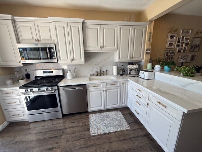 Building Photo - 2204 Lago Ventana