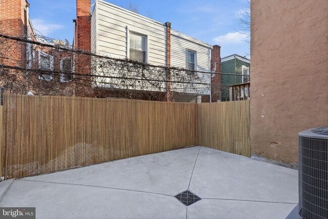 Building Photo - 458 W Earlham Ter