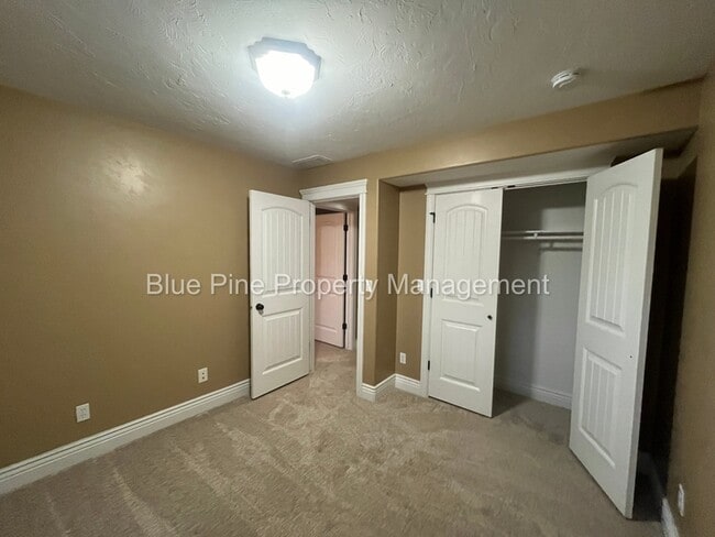 Building Photo - 2717 Mary Dr