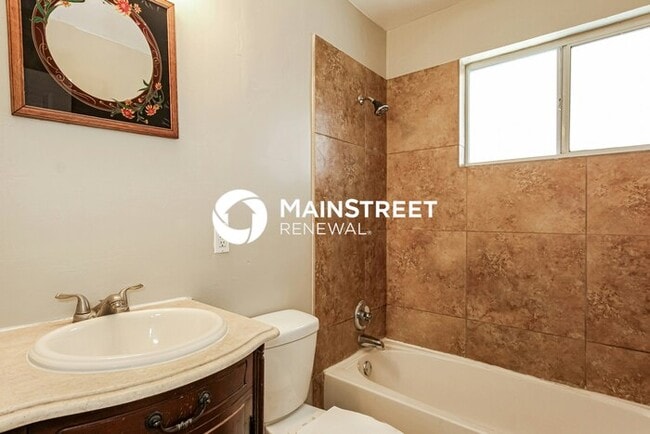 Building Photo - 3 Bedroom Pet-Friendly Home in Phoenix, AZ with Main Street Renewal