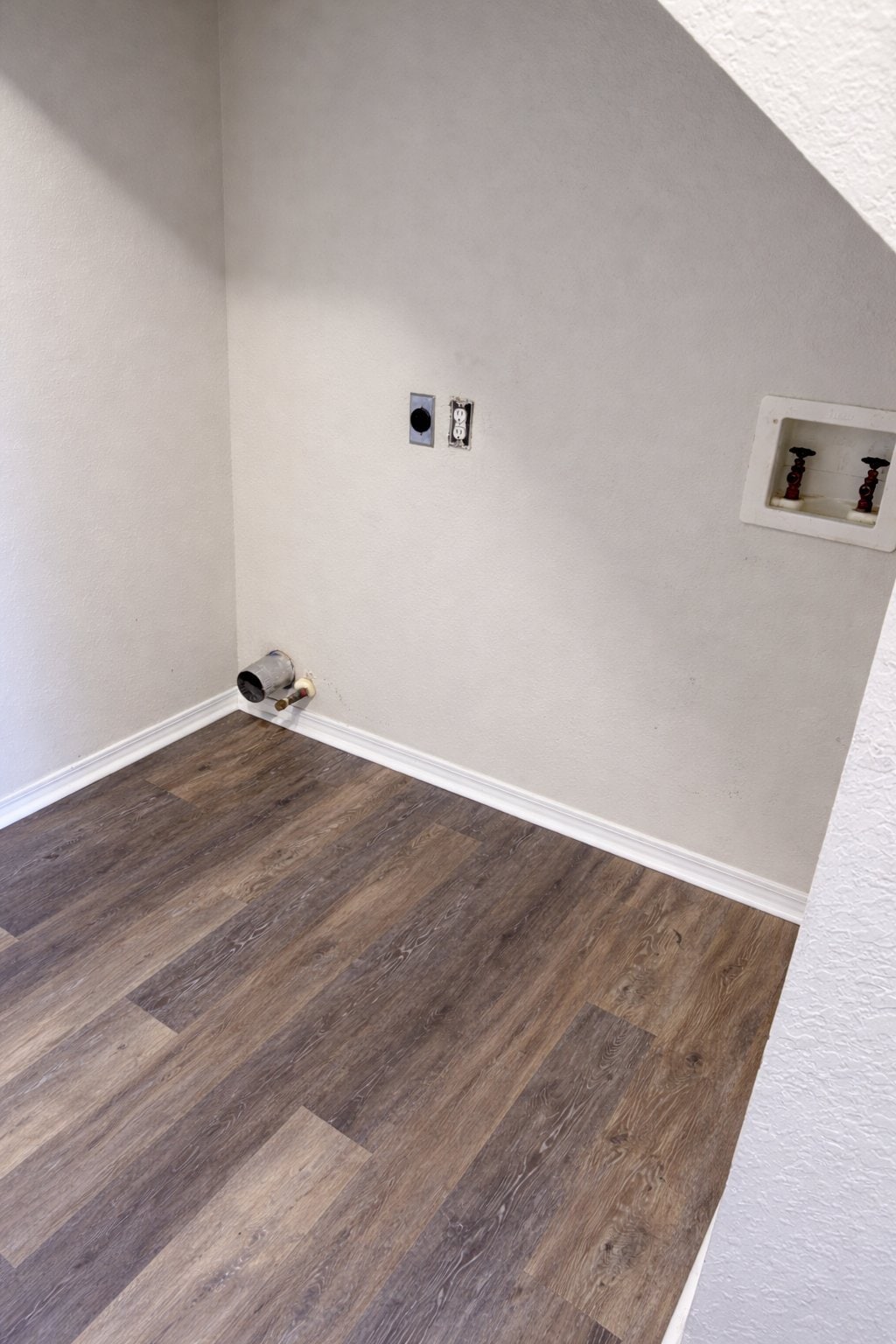 Building Photo - 1305 N Willow Dr