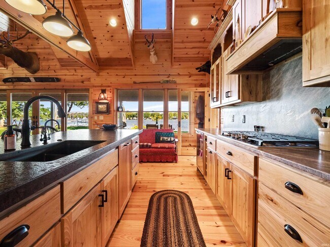 Building Photo - 1905 E 750 S