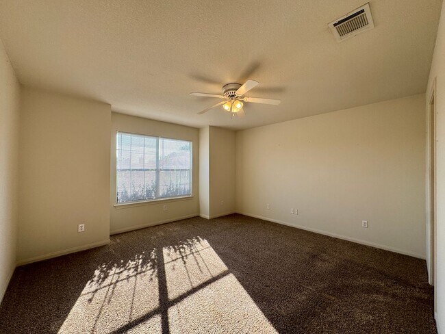 Building Photo - Duplex