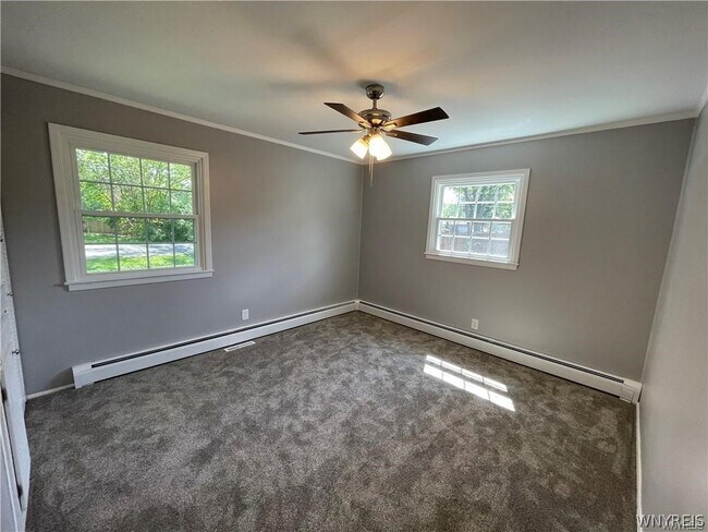 Building Photo - 425 East Ln