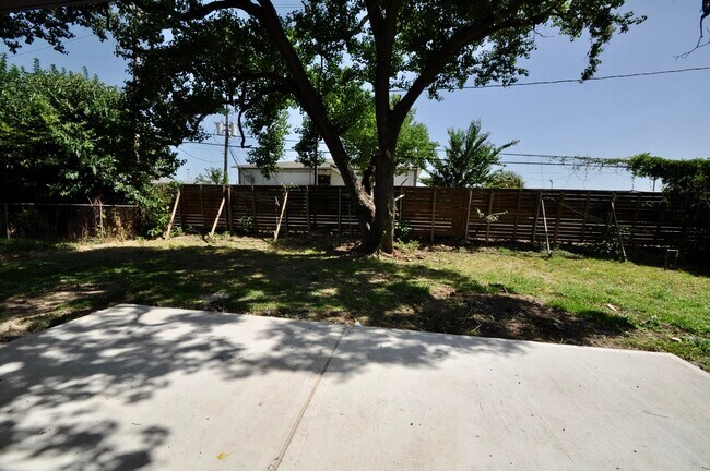 Building Photo - 7634 Wynlea St