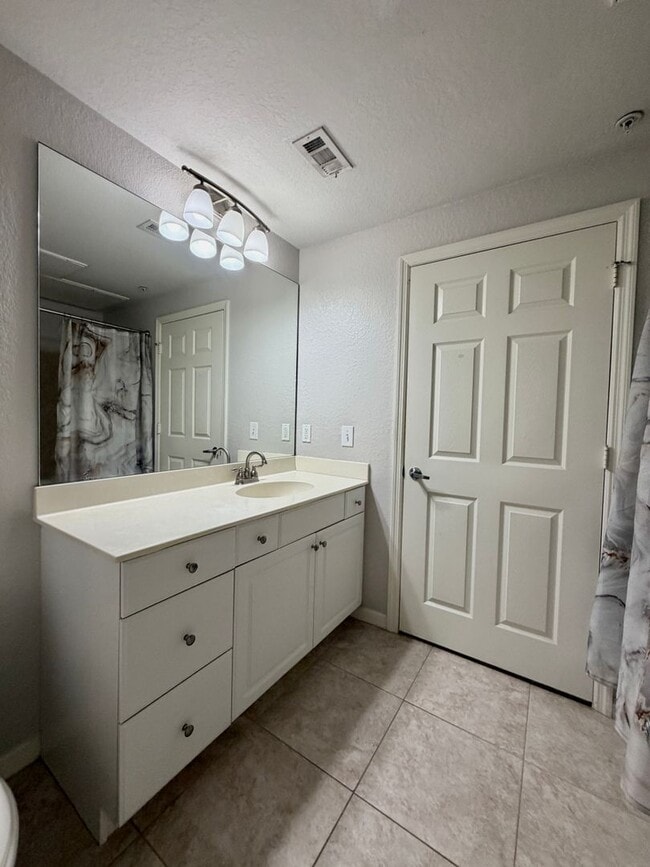 Building Photo - 8539 Gate Pkwy W