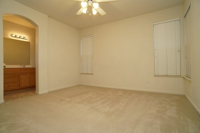Building Photo - Charming 3 Bedroom Home for Rent in Crocker Ranch  Roseville!
