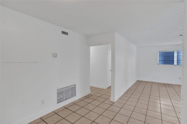 Building Photo - 16980 N Miami Ave