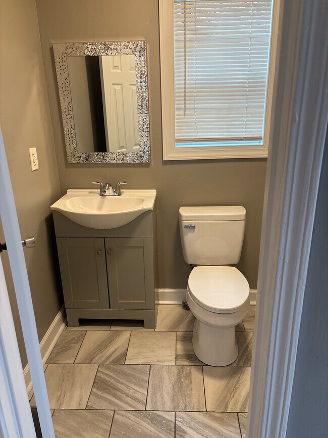 Building Photo - 1495 Marianna St