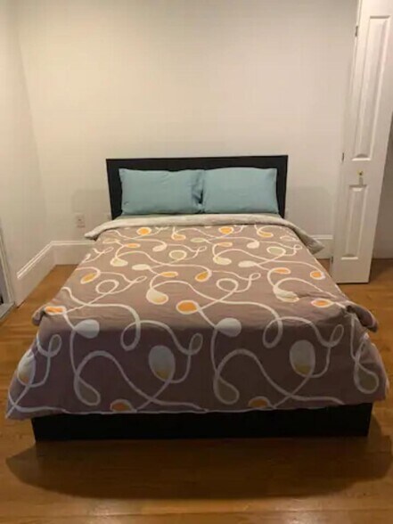 Building Photo - 63 Van Reipen Ave