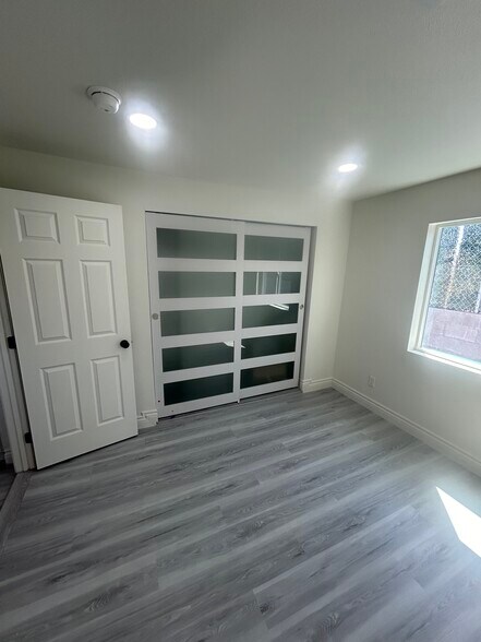 Building Photo - 210 W Monroe Ave