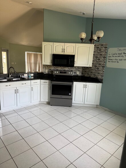Building Photo - 8118 SW 132 Loop