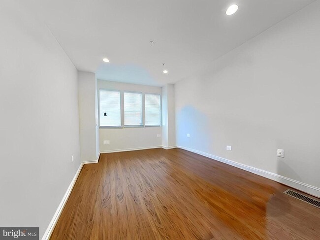 Building Photo - 7684 Maple Lawn Blvd