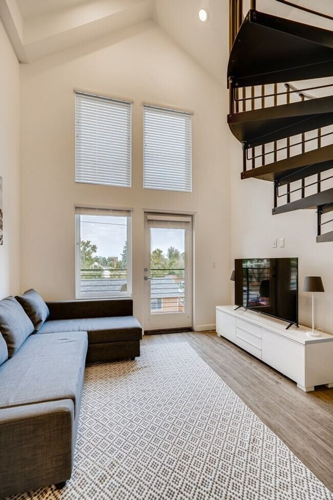 Building Photo - Live Big in a Loft Apartment!