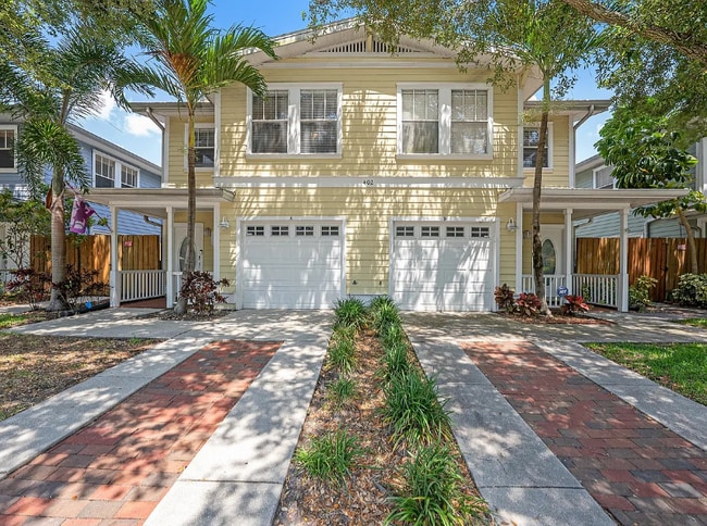 Building Photo - 402 S Willow Ave