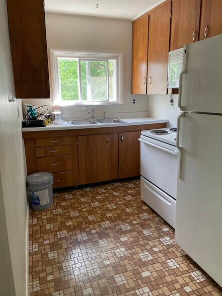 Building Photo - 210 S Fancher Ave