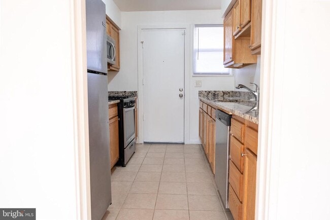 Building Photo - 2027 Barlowe Pl