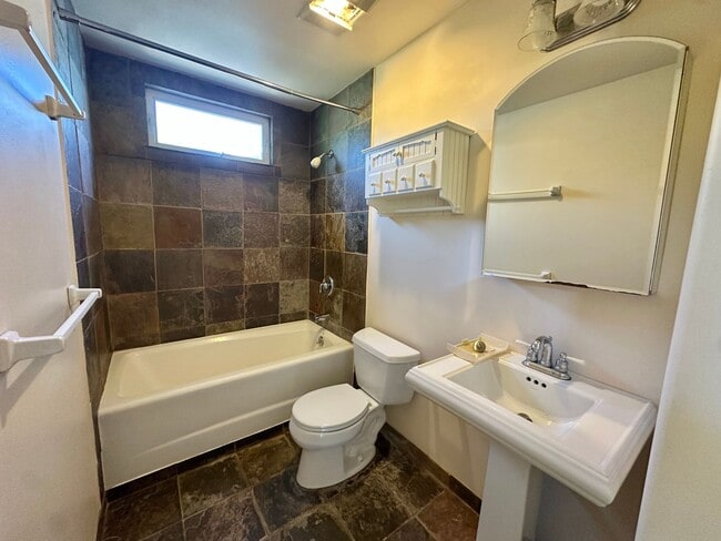 Building Photo - Lovely 3bd+/2ba Home in San Rafael
