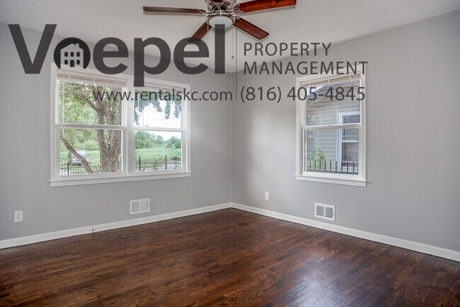 Building Photo - 3 Bedroom 1.5 Bath Fully Renovated Home