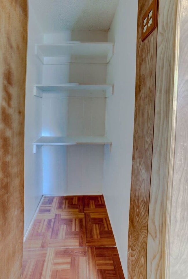 Building Photo - 2 Bedroom 2 Bath Home Near TU!