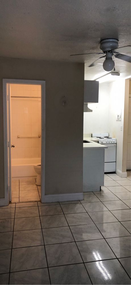 Building Photo - 4800 Hollywood Blvd - 1H