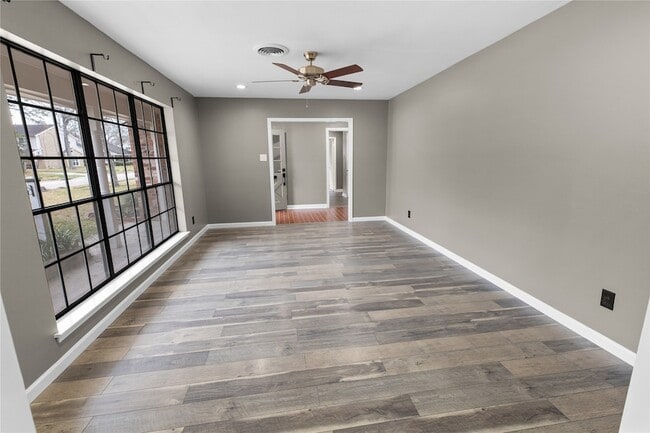 Building Photo - 302 Shadow Creek Dr