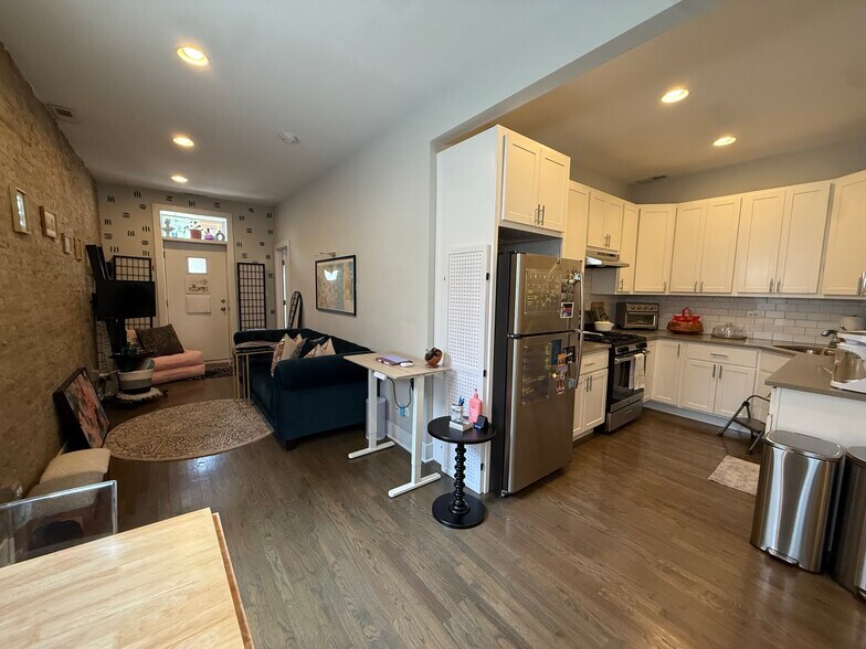 Building Photo - 2354 N Elston Ave