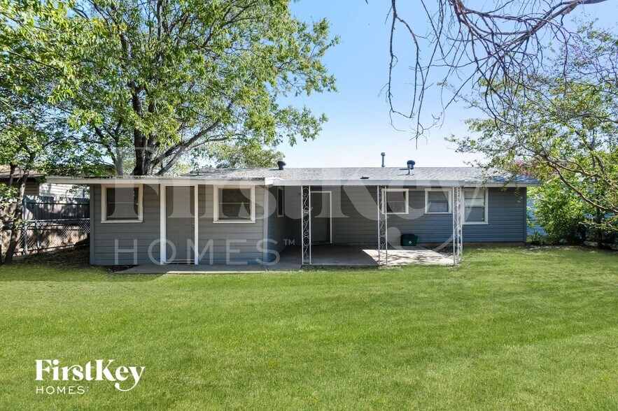 Building Photo - 308 Bluebonnet St