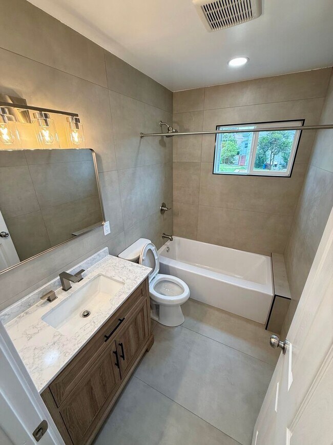 Building Photo - Completely Remodeled Single Family House!