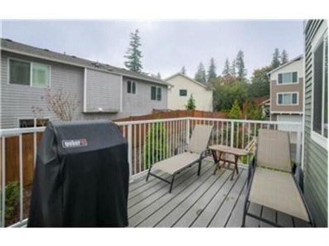 Building Photo - 15720 Manor Way