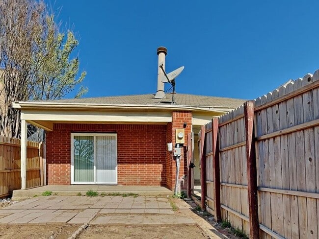 Building Photo - 10619 Woodleaf Dr