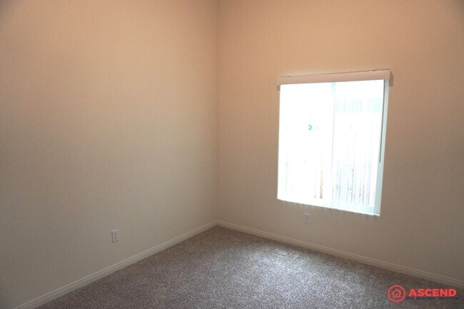 Building Photo - Beautiful Home Located in the Southeast!