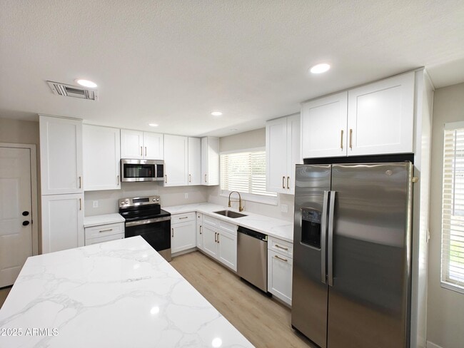 Building Photo - 2839 W Villa Maria Dr