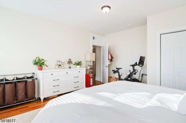 Building Photo - 660 Bloomfield Ave