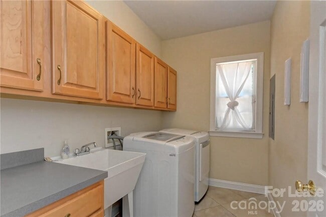 Building Photo - 10496 Gunnison Ln