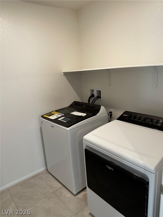 Building Photo - 512 Ylang Pl