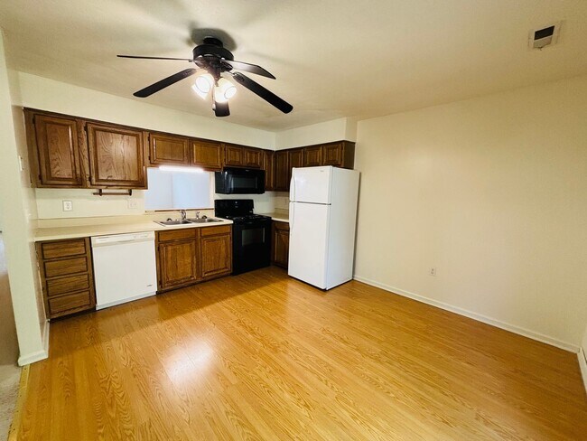 Building Photo - 911 Lora Ln