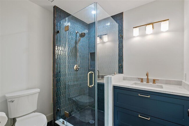 Building Photo - 312 W 31st St