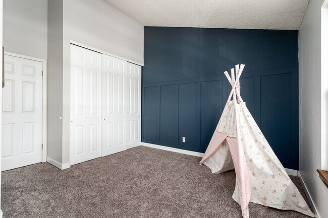 Building Photo - 6614 Overland Dr