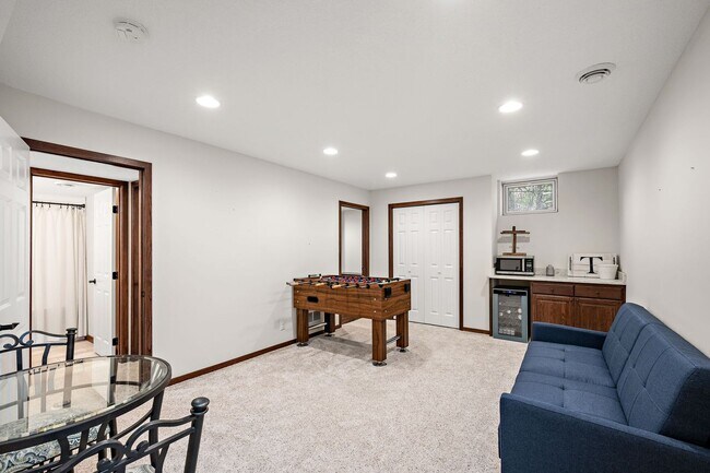 Building Photo - Stunning Remodeled 4BR Home w/ Pond View & 3-Seasons Porch!