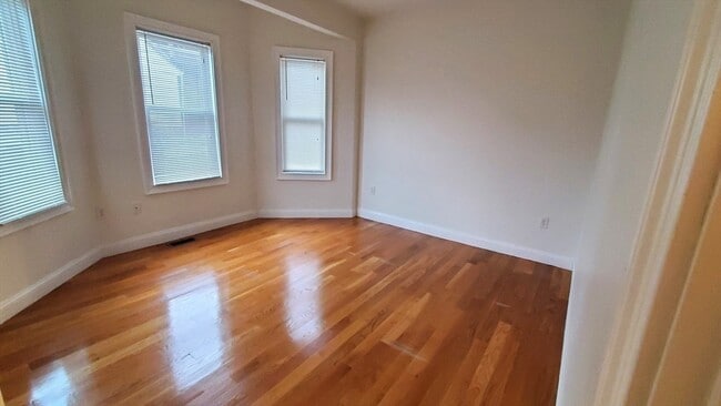 Building Photo - 12 Bent Terrace